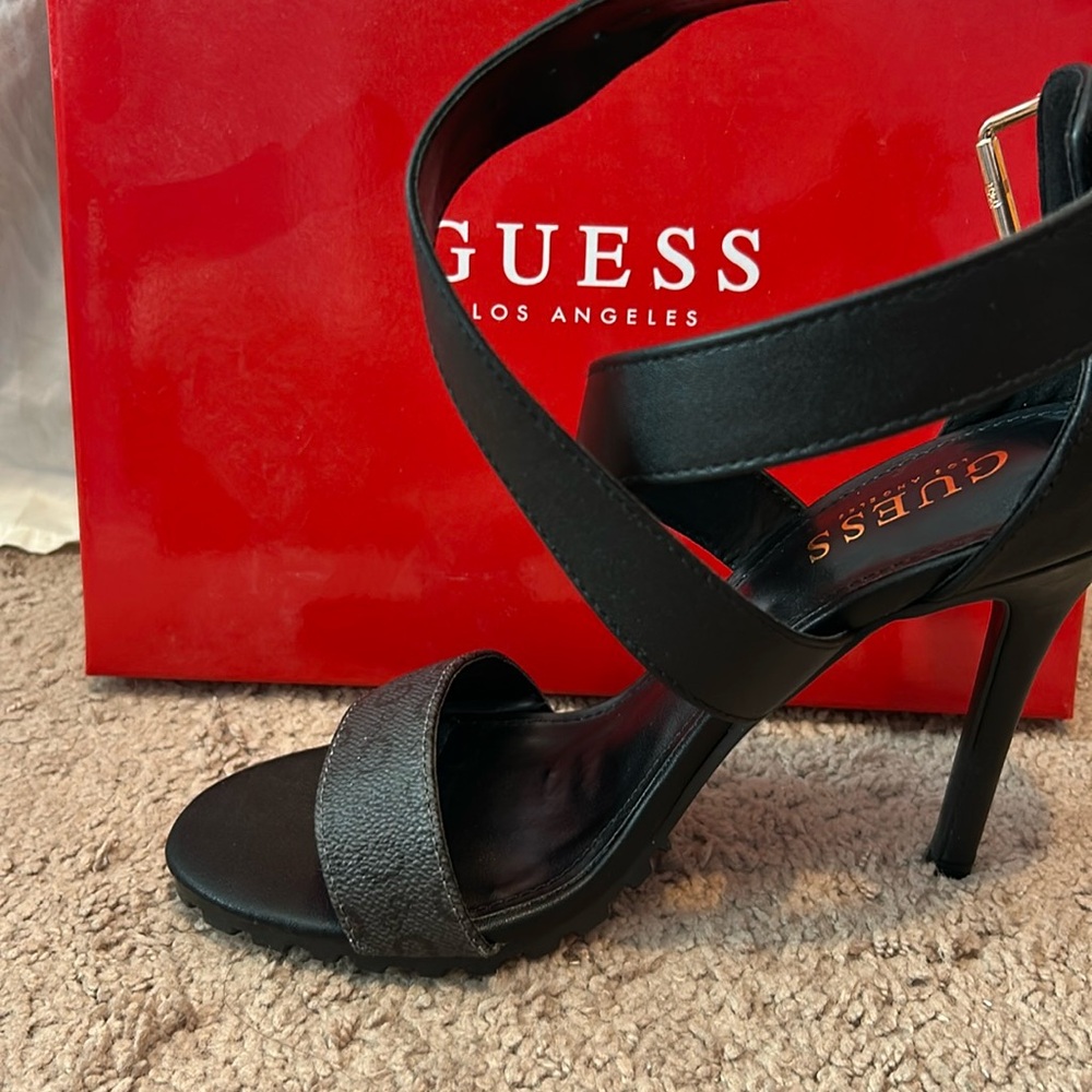 Guess, new still in original packaging, size 7.5